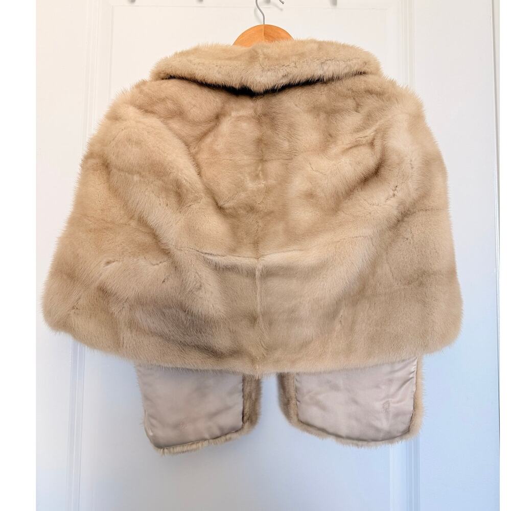 Vintage Robinsons's Luxurious 1960's Emba Pastel Mink Wrap Silk Lining Pockets - Picture 2 of 5